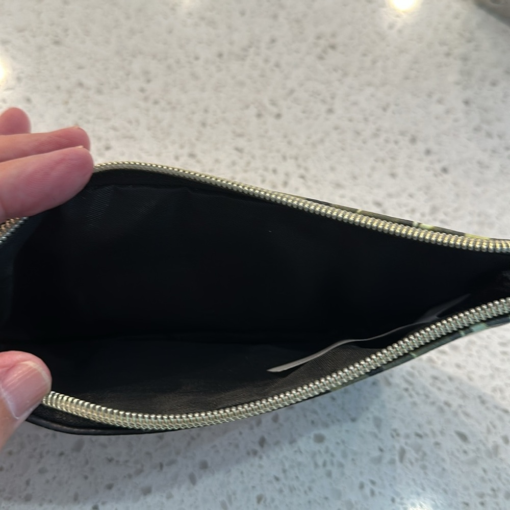 Makeup Pouch - Picture 3 of 5